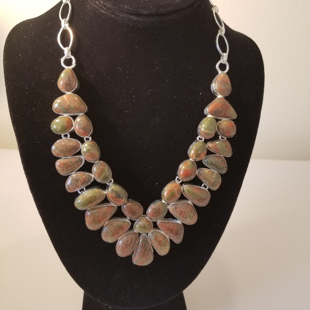 FABULOUS NECKLACE NWOT